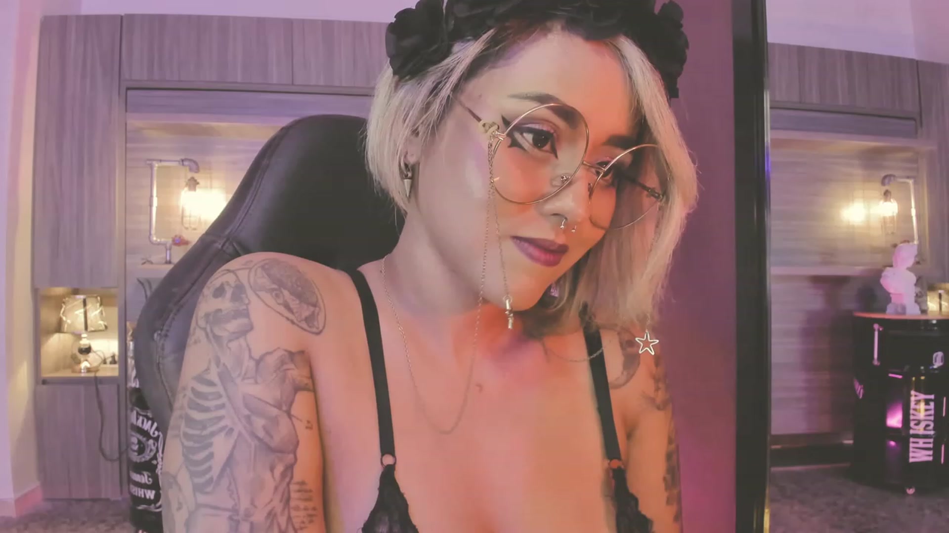 Gallery image thumbnail from AbraxxysRadio's myfreecams stream on, 12/14/2023, 24:32 image 15 of 20