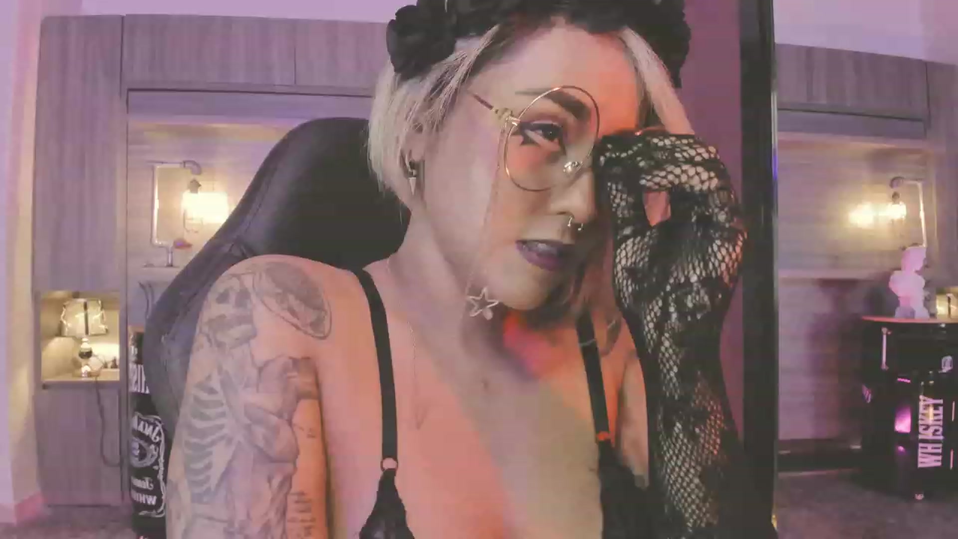 Gallery image thumbnail from AbraxxysRadio's myfreecams stream on, 12/14/2023, 24:32 image 14 of 20