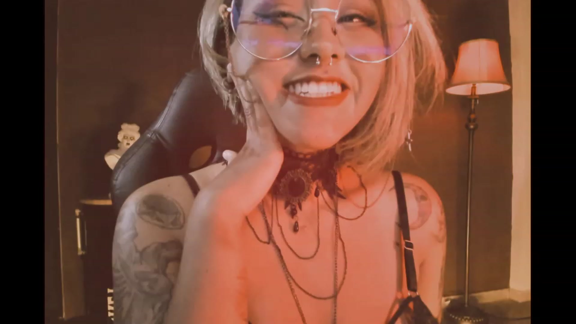 Gallery image thumbnail from AbraxxysRadio's myfreecams stream on, 12/16/2023, 02:31 image 2 of 20