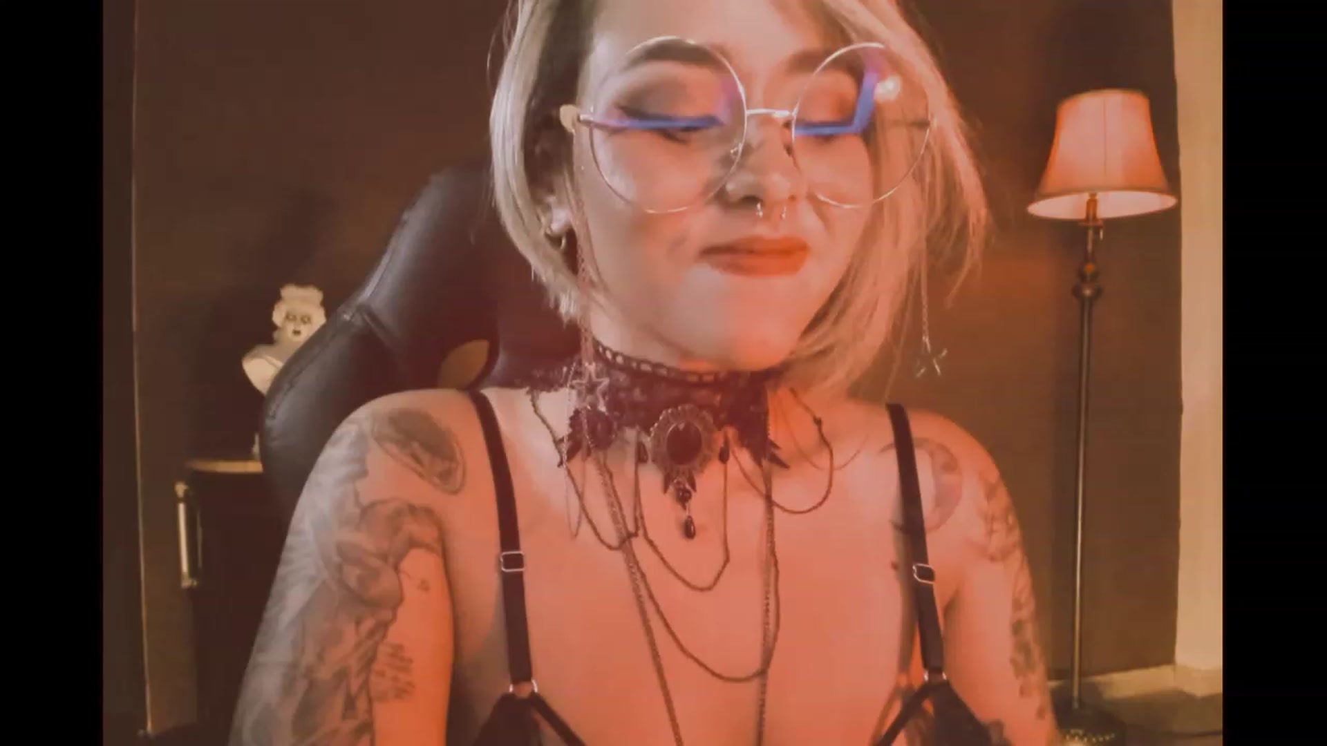 Gallery image thumbnail from AbraxxysRadio's myfreecams stream on, 12/16/2023, 02:31 image 3 of 20