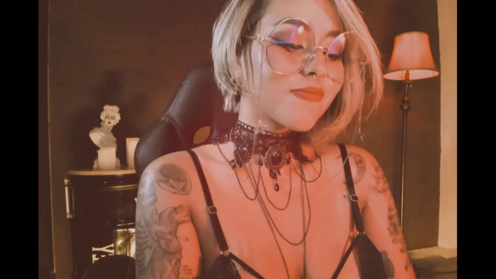 Gallery image thumbnail from AbraxxysRadio's myfreecams stream on, 12/16/2023, 02:31 image 1 of 20