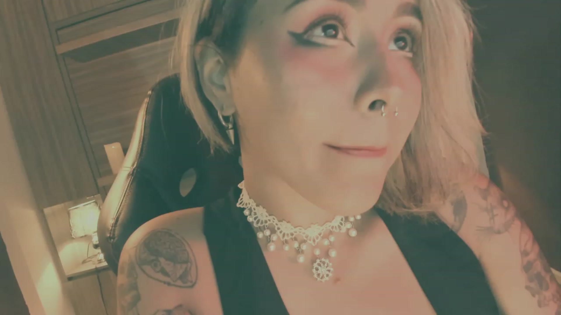 Gallery image thumbnail from AbraxxysRadio's myfreecams stream on, 12/20/2023, 01:42 image 15 of 20