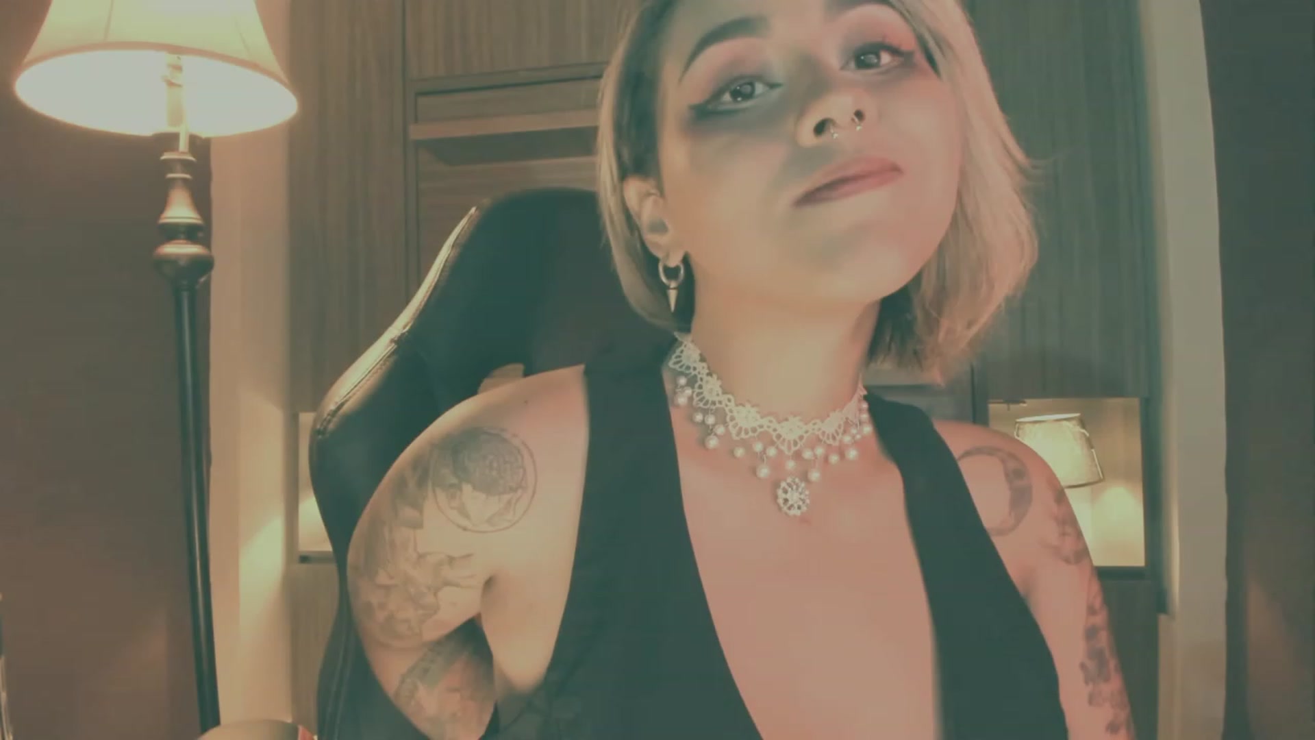 Gallery image thumbnail from AbraxxysRadio's myfreecams stream on, 12/20/2023, 01:42 image 17 of 20