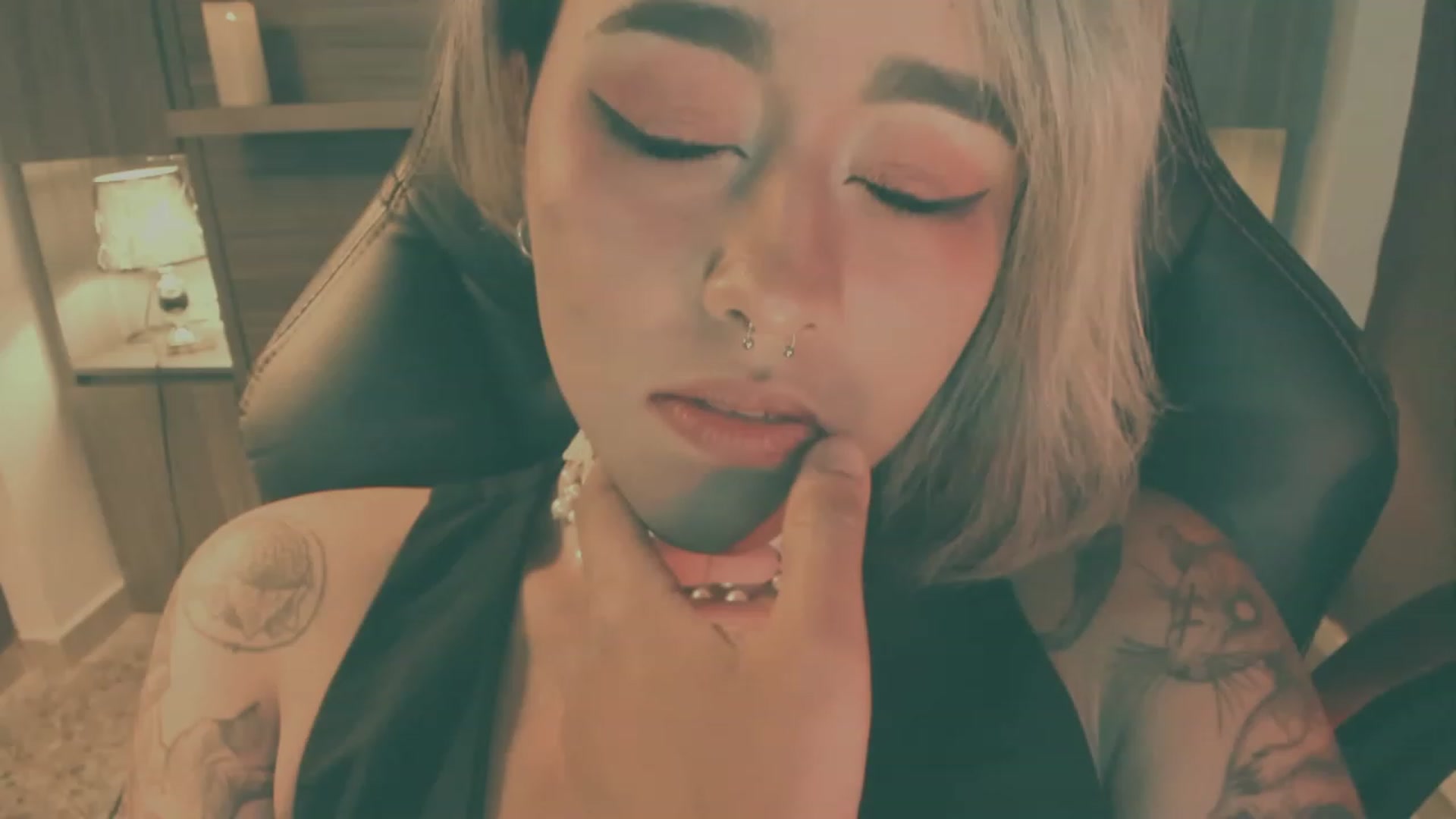 Gallery image thumbnail from AbraxxysRadio's myfreecams stream on, 12/20/2023, 01:42 image 10 of 20