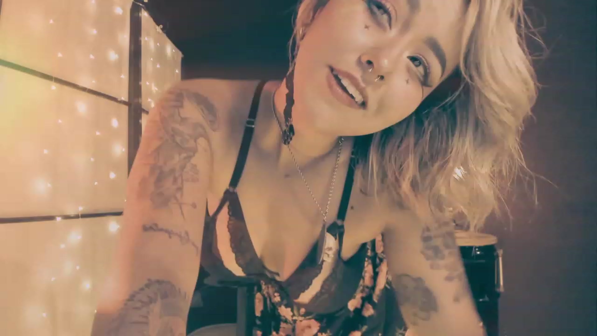 Gallery image thumbnail from AbraxxysRadio's myfreecams stream on, 12/24/2023, 18:09 image 12 of 20