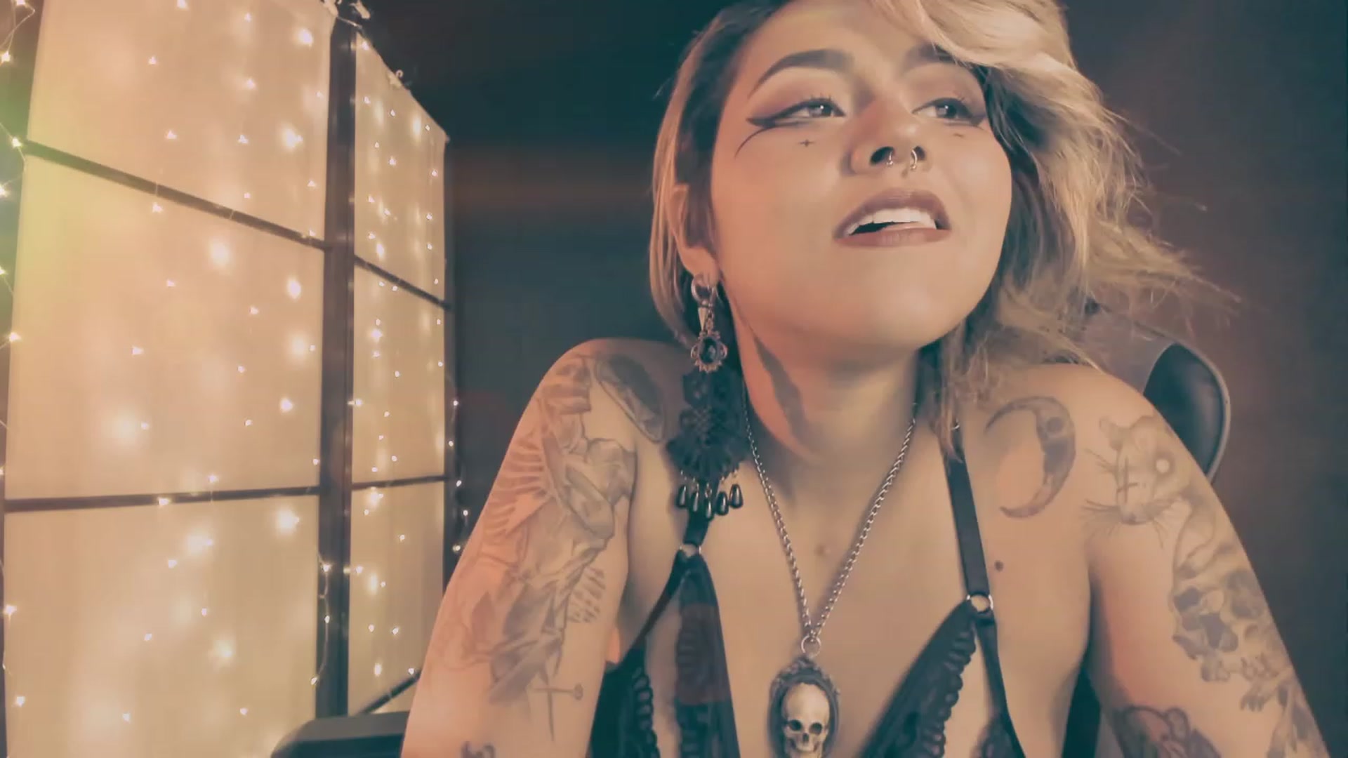 Gallery image thumbnail from AbraxxysRadio's myfreecams stream on, 12/24/2023, 18:09 image 3 of 20