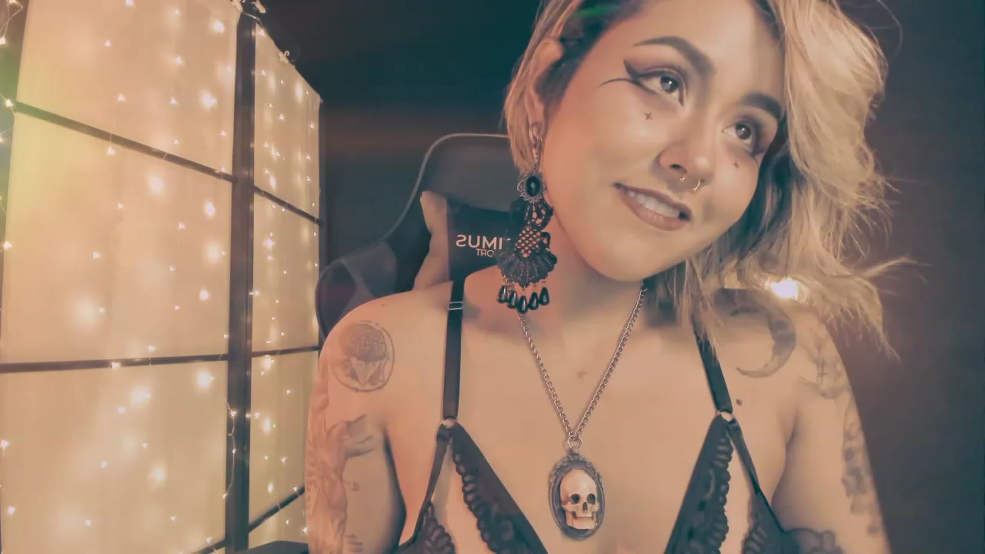 Gallery image thumbnail from AbraxxysRadio's myfreecams stream on, 12/24/2023, 18:09 image 8 of 20