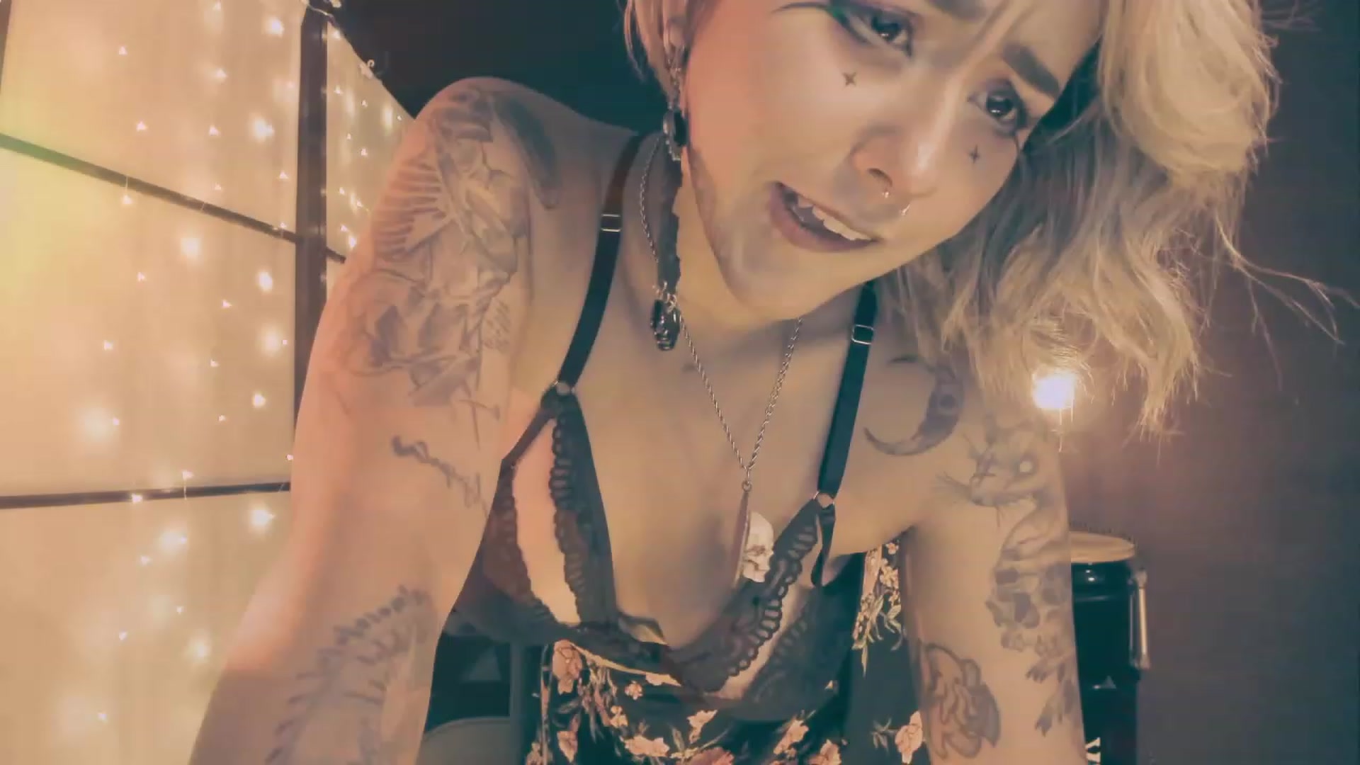 Gallery image thumbnail from AbraxxysRadio's myfreecams stream on, 12/24/2023, 18:09 image 13 of 20