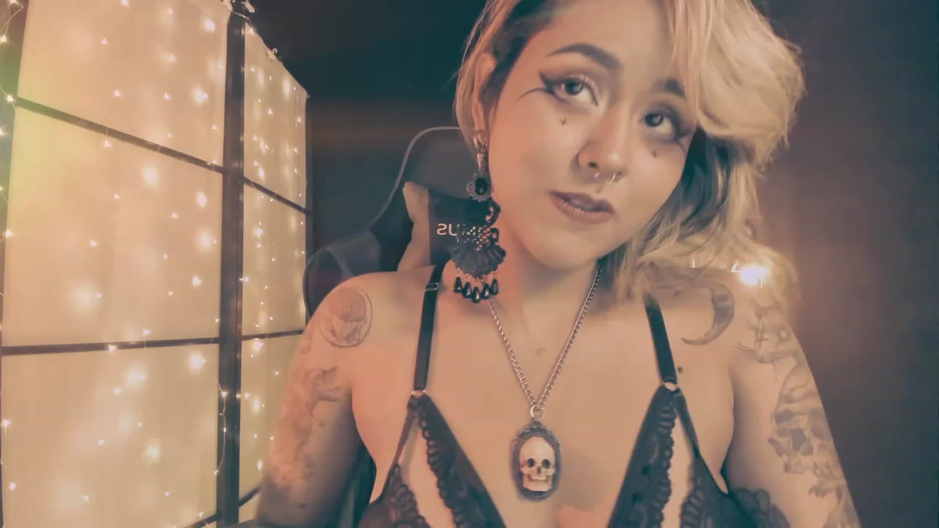 Gallery image thumbnail from AbraxxysRadio's myfreecams stream on, 12/24/2023, 18:09 image 7 of 20