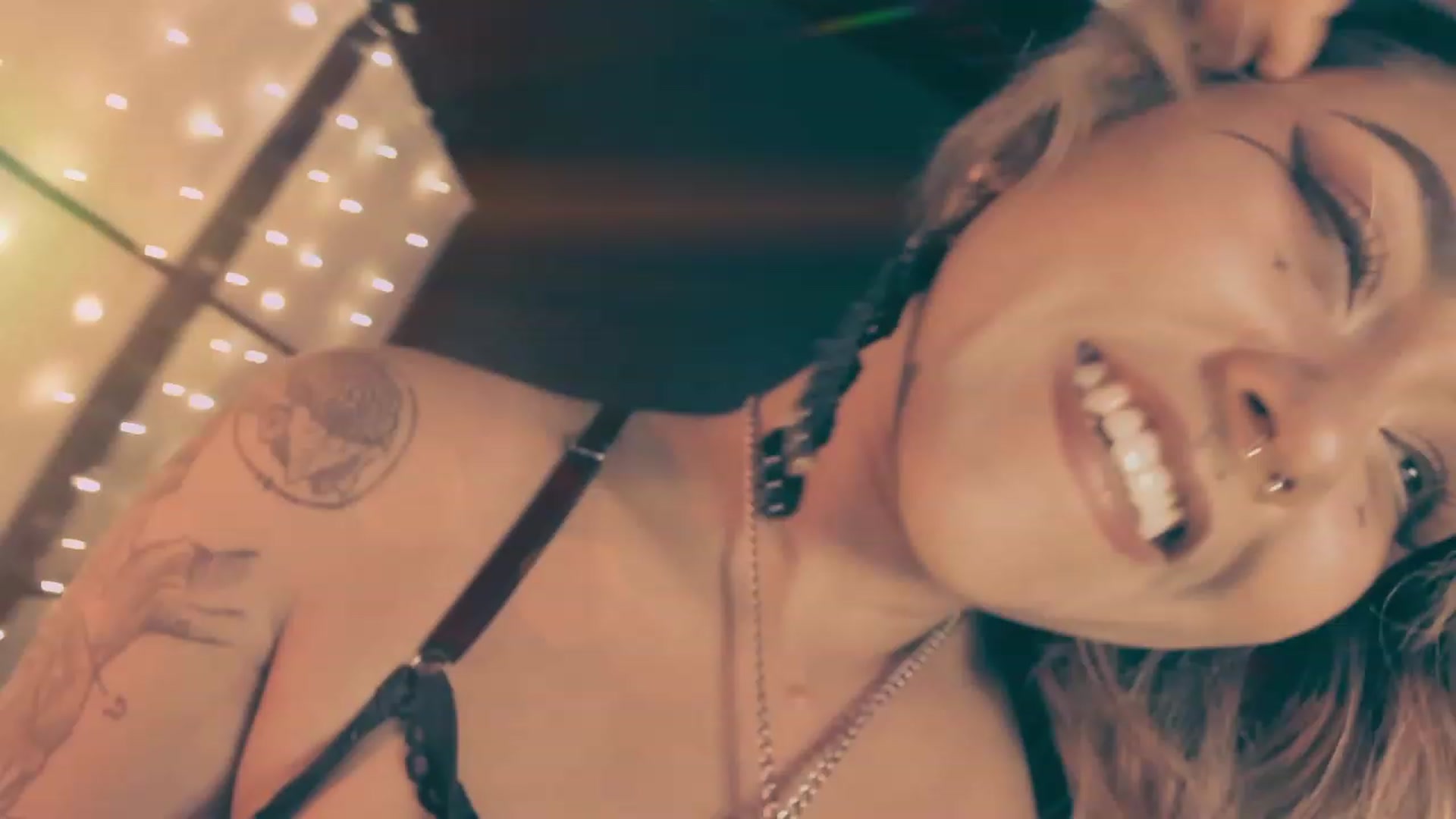 Gallery image thumbnail from AbraxxysRadio's myfreecams stream on, 12/24/2023, 18:32 image 11 of 20