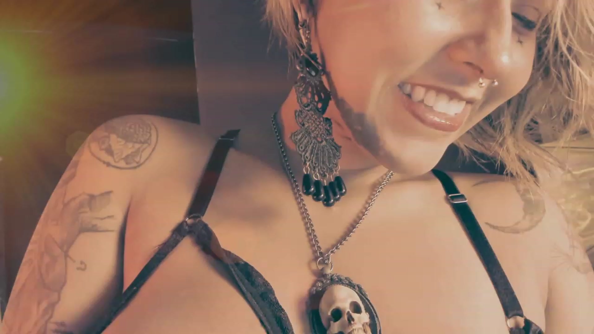 Gallery image thumbnail from AbraxxysRadio's myfreecams stream on, 12/24/2023, 18:32 image 1 of 20