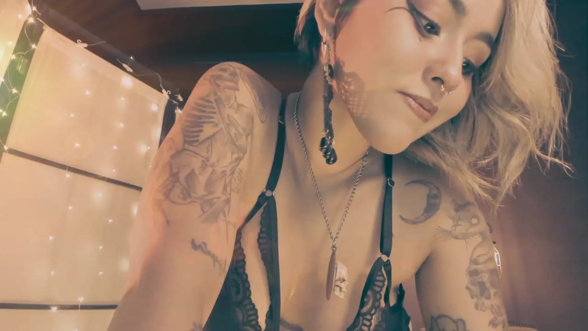 Gallery image thumbnail from AbraxxysRadio's myfreecams stream on, 12/24/2023, 18:32 image 18 of 20