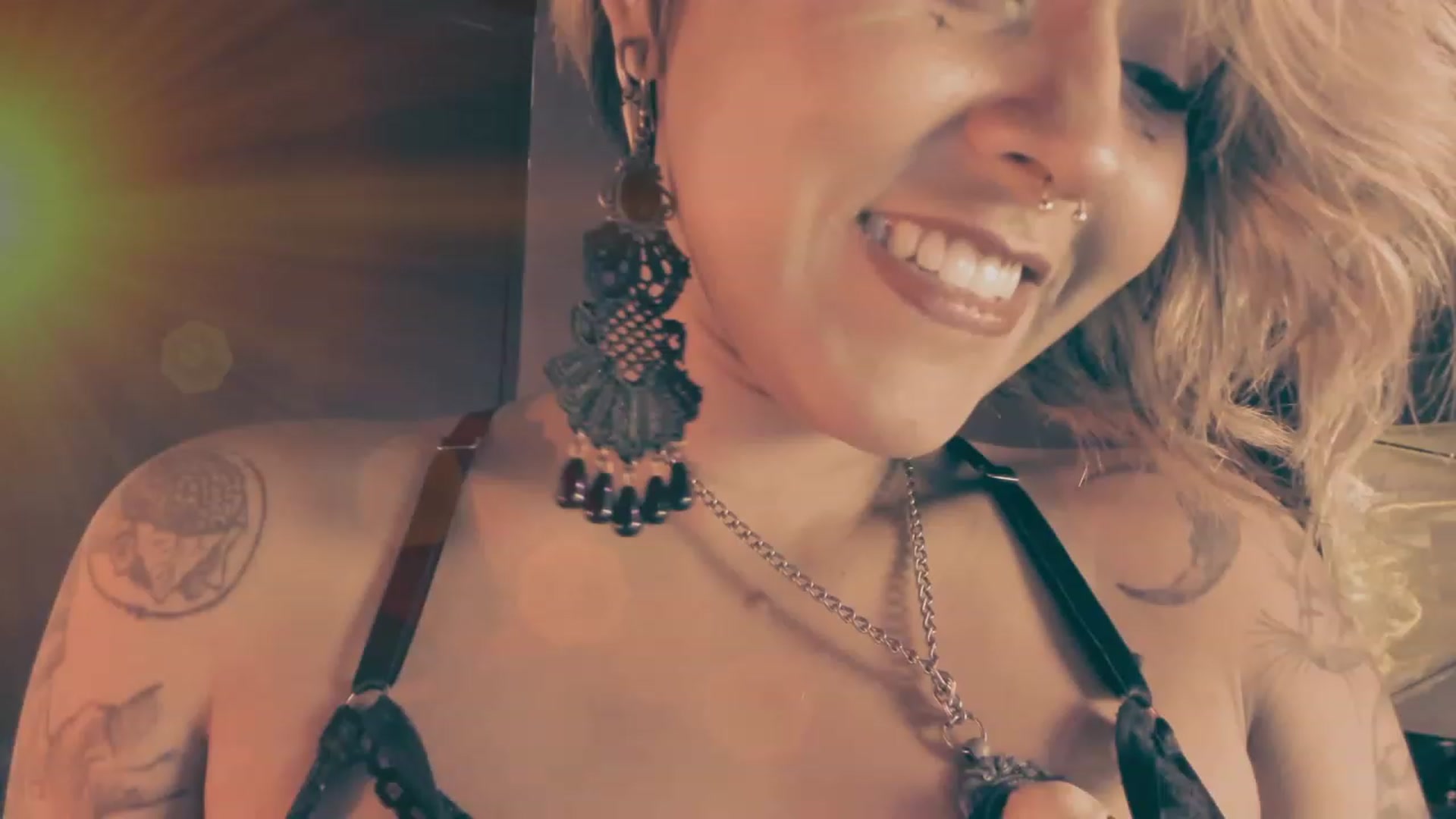 Gallery image thumbnail from AbraxxysRadio's myfreecams stream on, 12/24/2023, 18:32 image 12 of 20