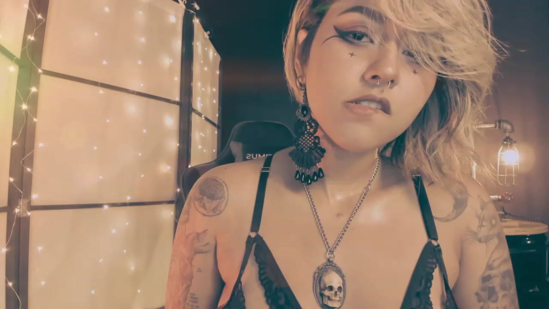 Gallery image thumbnail from AbraxxysRadio's myfreecams stream on, 12/24/2023, 19:28 image 7 of 20