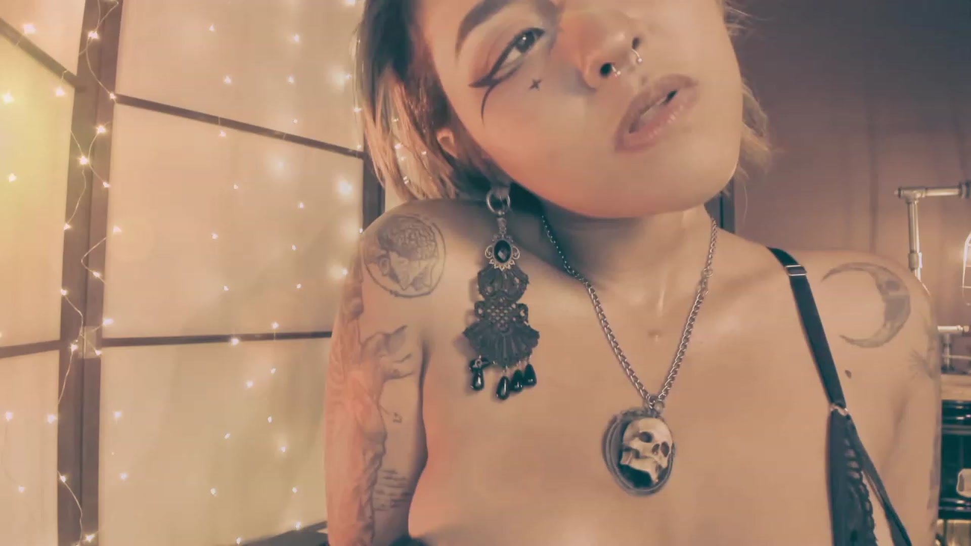 Gallery image thumbnail from AbraxxysRadio's myfreecams stream on, 12/24/2023, 19:28 image 6 of 20