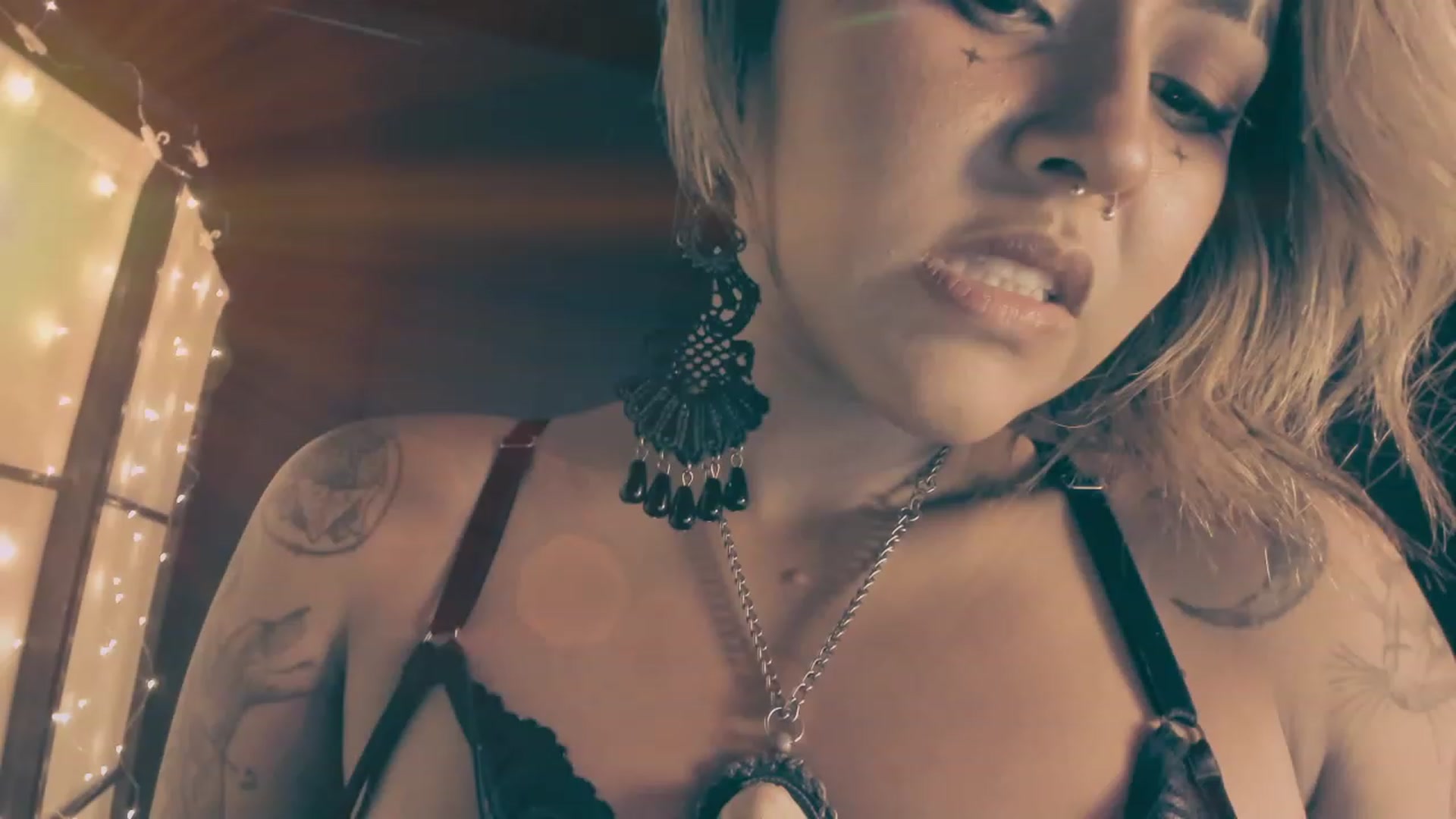 Gallery image thumbnail from AbraxxysRadio's myfreecams stream on, 12/24/2023, 19:28 image 18 of 20