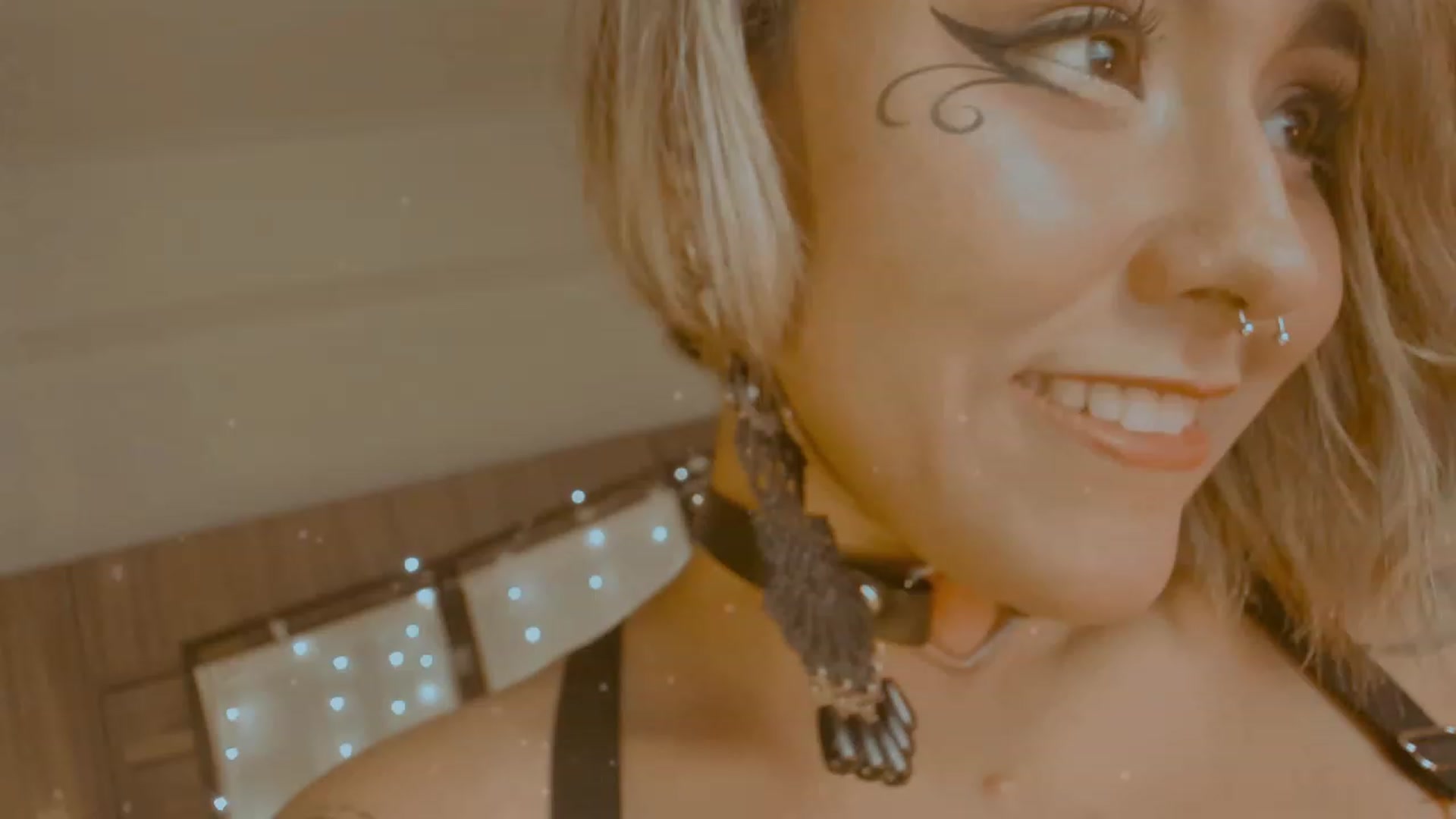 Gallery image thumbnail from AbraxxysRadio's myfreecams stream on, 12/28/2023, 02:06 image 7 of 20