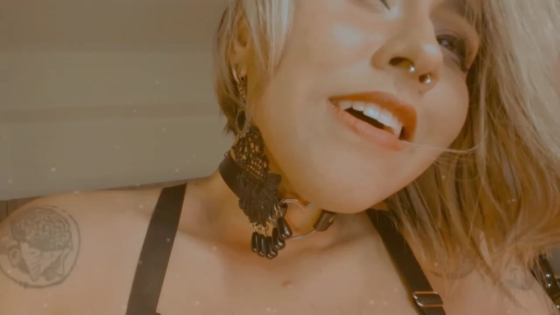Gallery image thumbnail from AbraxxysRadio's myfreecams stream on, 12/28/2023, 02:06 image 4 of 20
