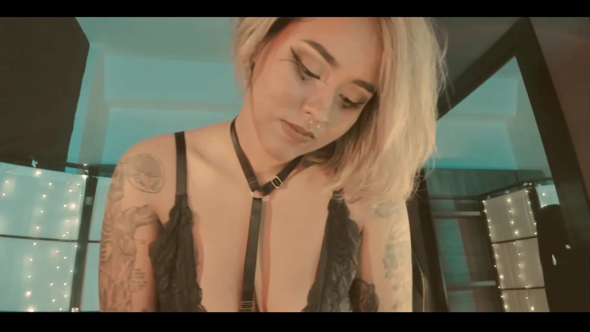 Gallery image thumbnail from AbraxxysRadio's myfreecams stream on, 12/30/2023, 02:29 image 12 of 20