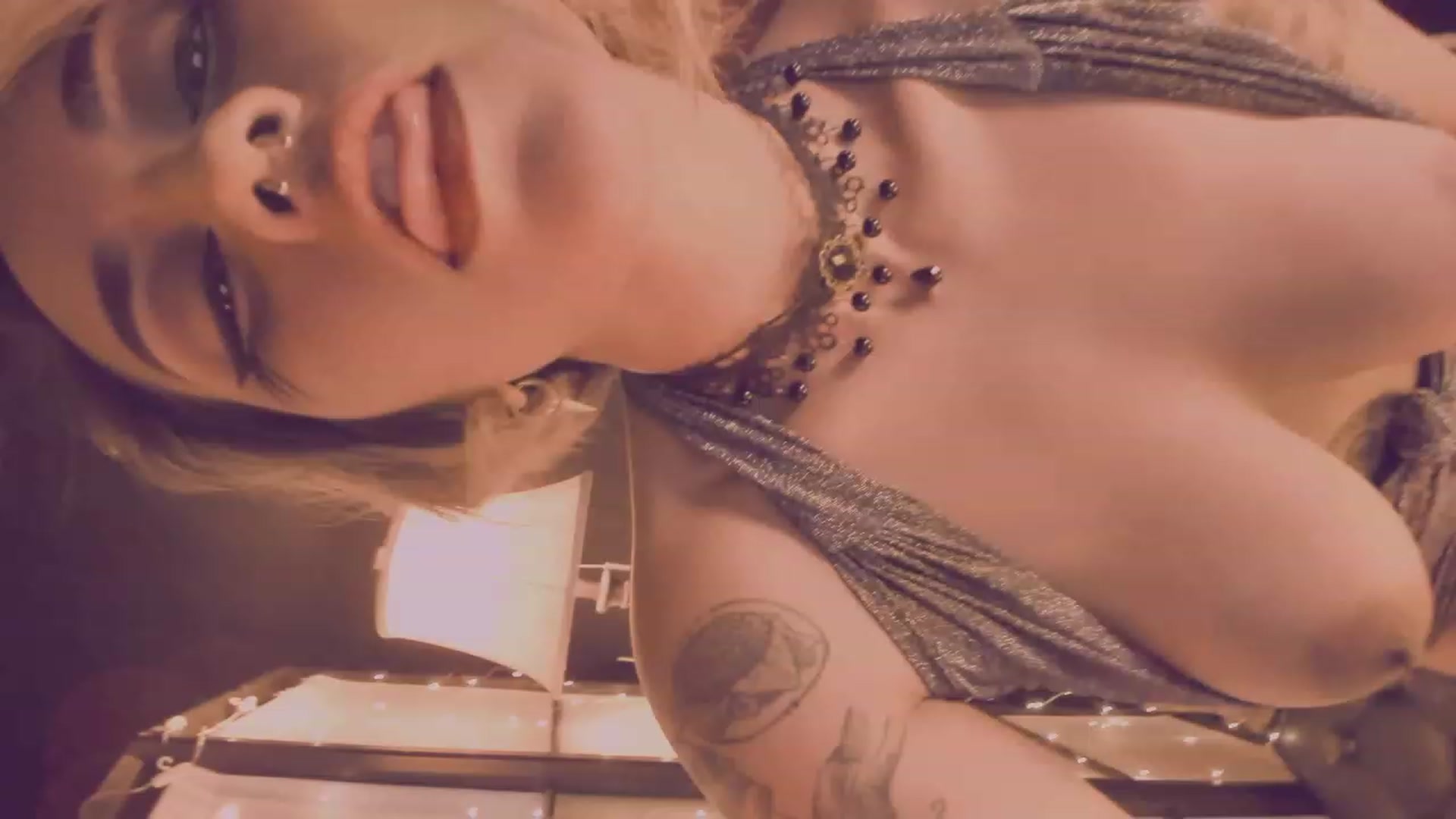 Gallery image thumbnail from AbraxxysRadio's myfreecams stream on, 12/30/2023, 21:59 image 2 of 20