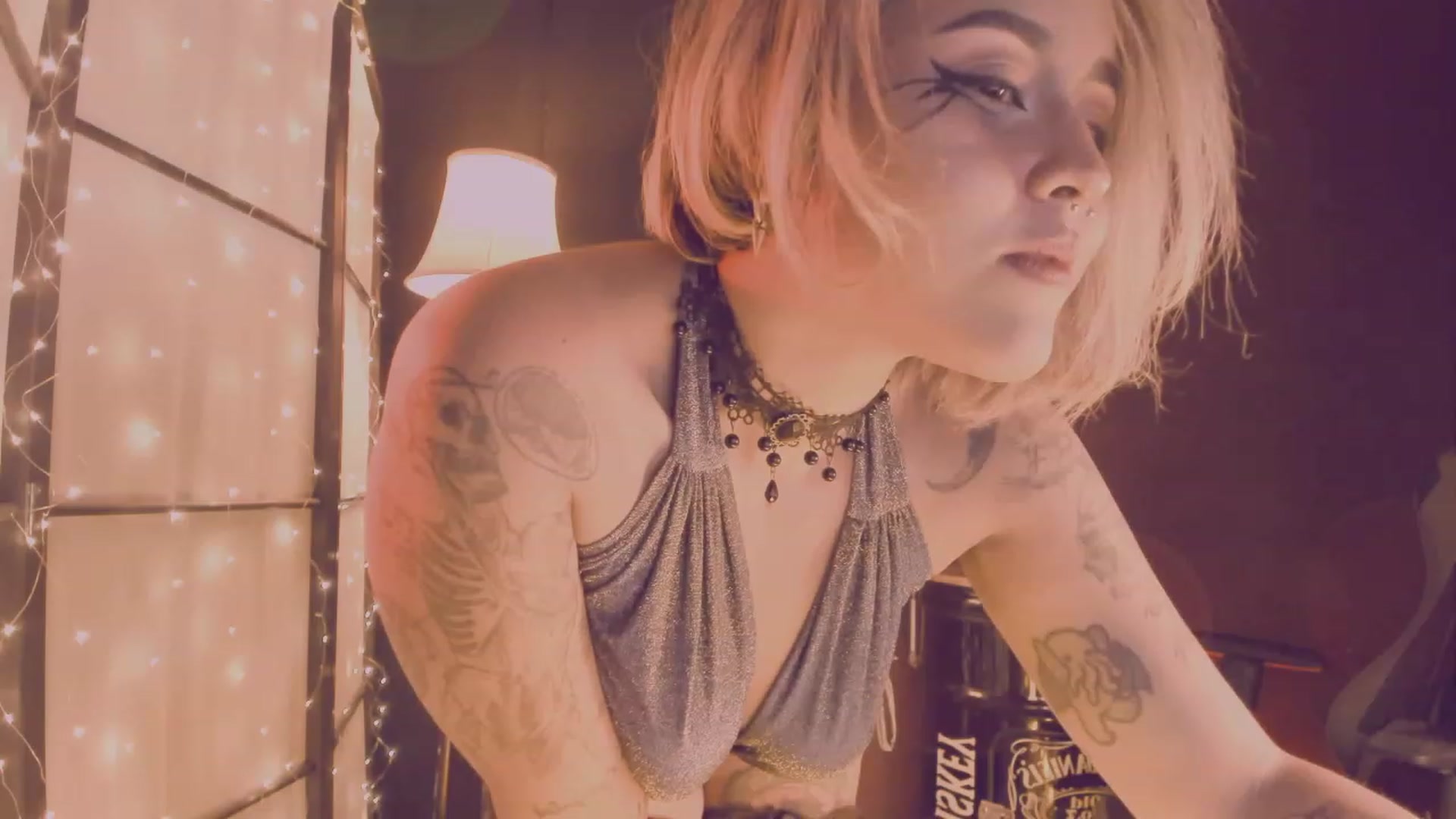 Gallery image thumbnail from AbraxxysRadio's myfreecams stream on, 12/31/2023, 24:00 image 3 of 20