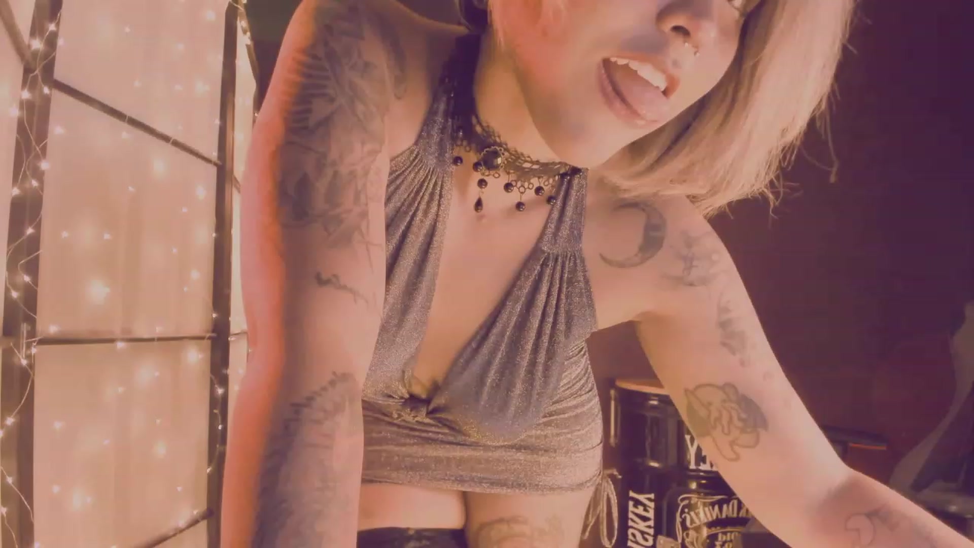 Gallery image thumbnail from AbraxxysRadio's myfreecams stream on, 12/31/2023, 24:00 image 1 of 20