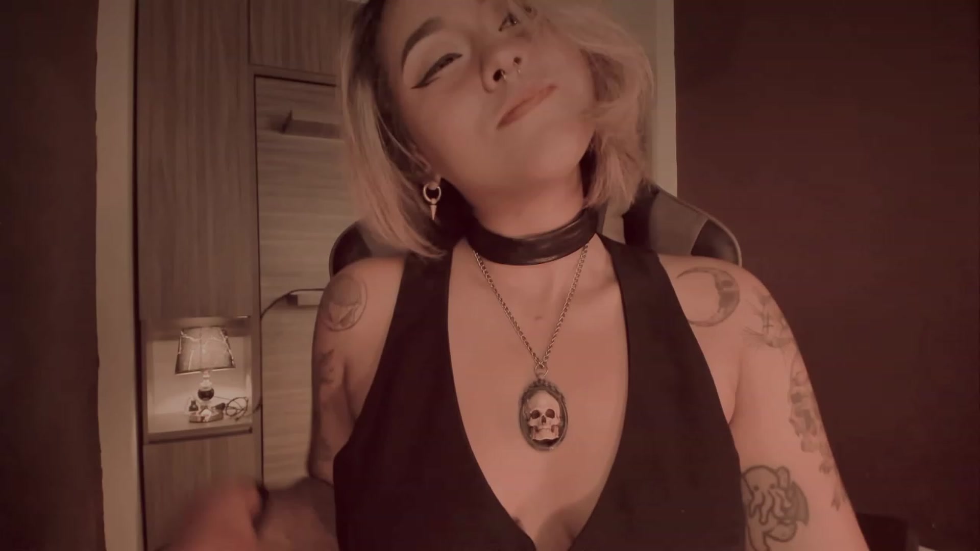 Gallery image thumbnail from AbraxxysRadio's myfreecams stream on, 01/04/2024, 24:24 image 4 of 20