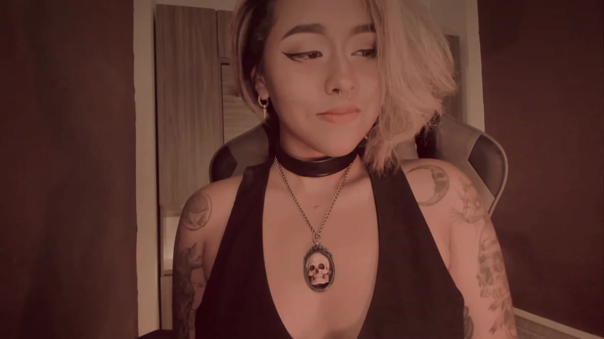 Gallery image thumbnail from AbraxxysRadio's myfreecams stream on, 01/04/2024, 24:24 image 17 of 20