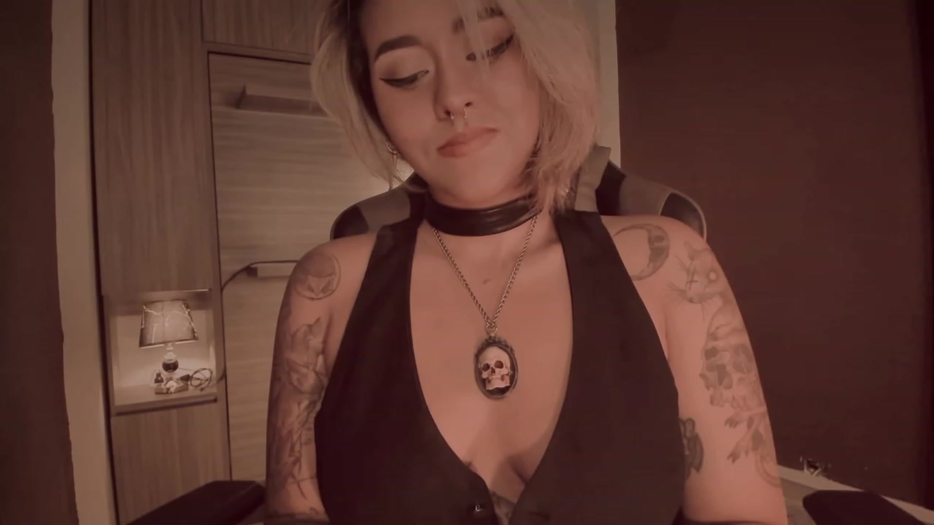 Gallery image thumbnail from AbraxxysRadio's myfreecams stream on, 01/04/2024, 01:10 image 6 of 20