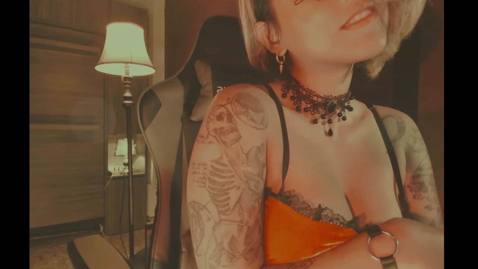 Gallery image thumbnail from AbraxxysRadio's myfreecams stream on, 01/06/2024, 24:22 image 7 of 20