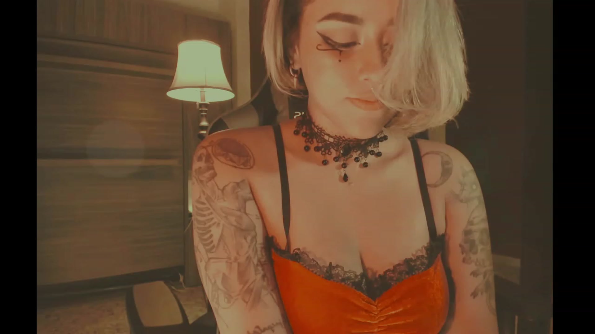Gallery image thumbnail from AbraxxysRadio's myfreecams stream on, 01/06/2024, 24:22 image 13 of 20