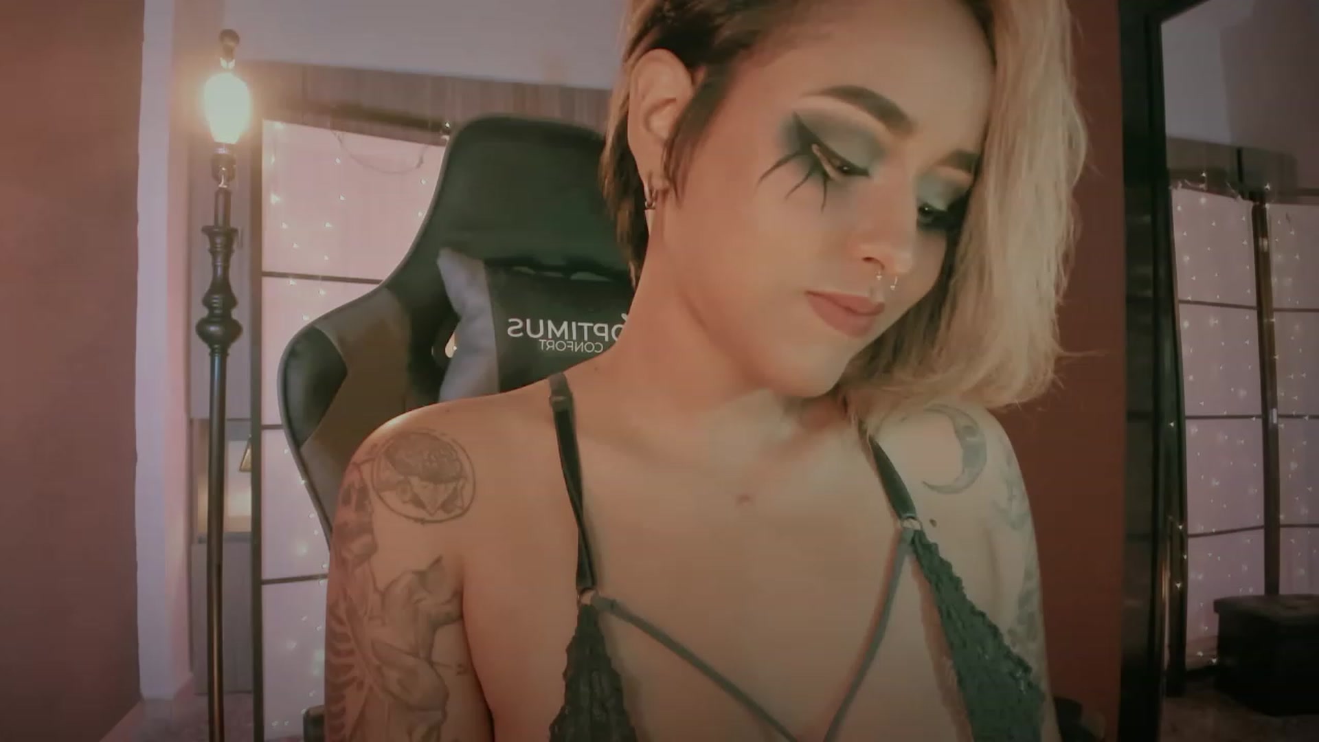 Gallery image thumbnail from AbraxxysRadio's myfreecams stream on, 01/06/2024, 23:46 image 8 of 20
