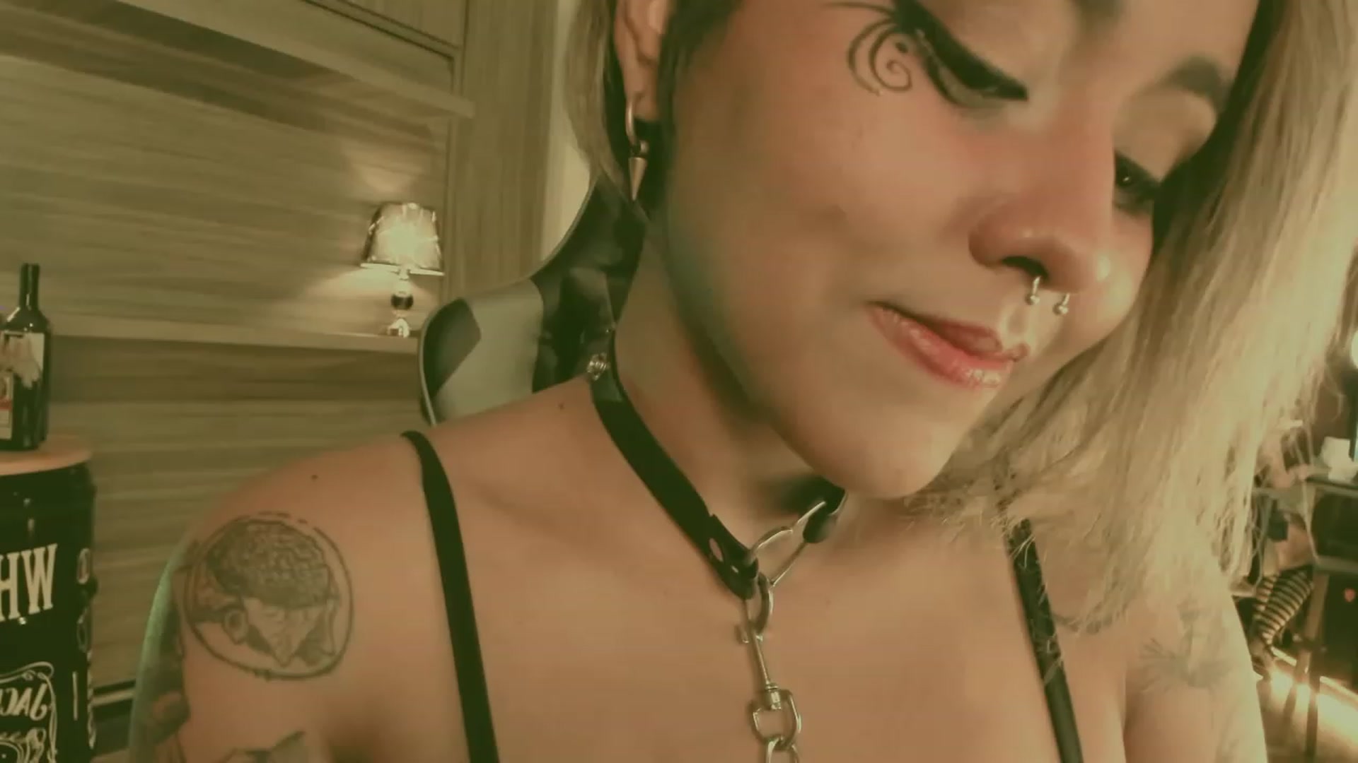 Gallery image thumbnail from AbraxxysRadio's myfreecams stream on, 01/07/2024, 19:59 image 15 of 20