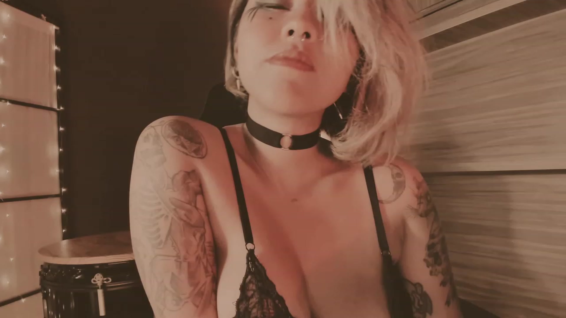 Gallery image thumbnail from AbraxxysRadio's myfreecams stream on, 01/20/2024, 24:40 image 17 of 20