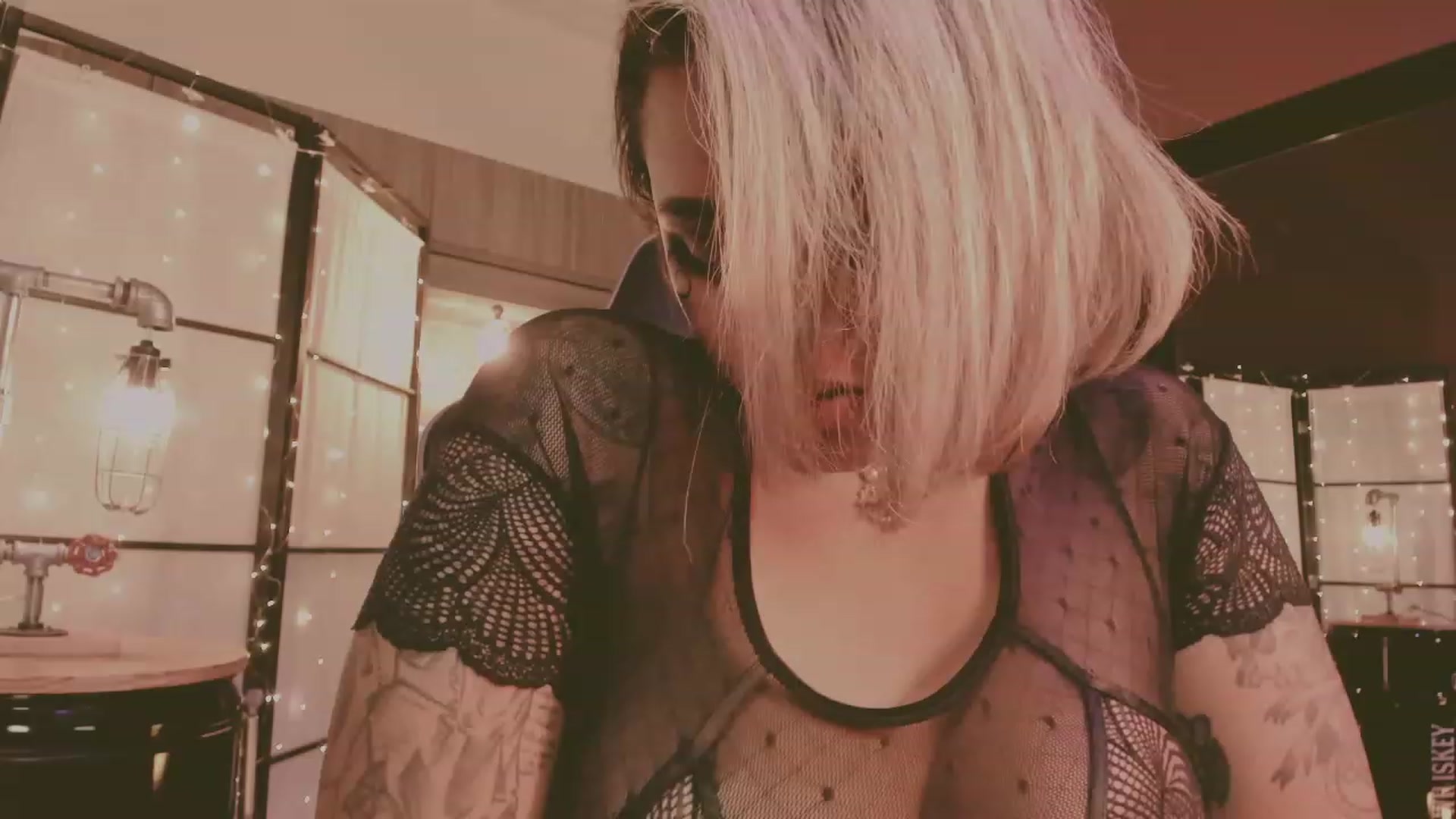 Gallery image thumbnail from AbraxxysRadio's myfreecams stream on, 01/21/2024, 18:53 image 17 of 20