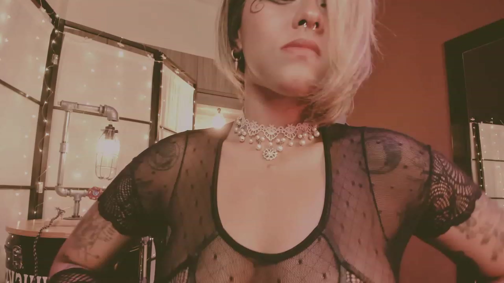 Gallery image thumbnail from AbraxxysRadio's myfreecams stream on, 01/21/2024, 18:53 image 11 of 20