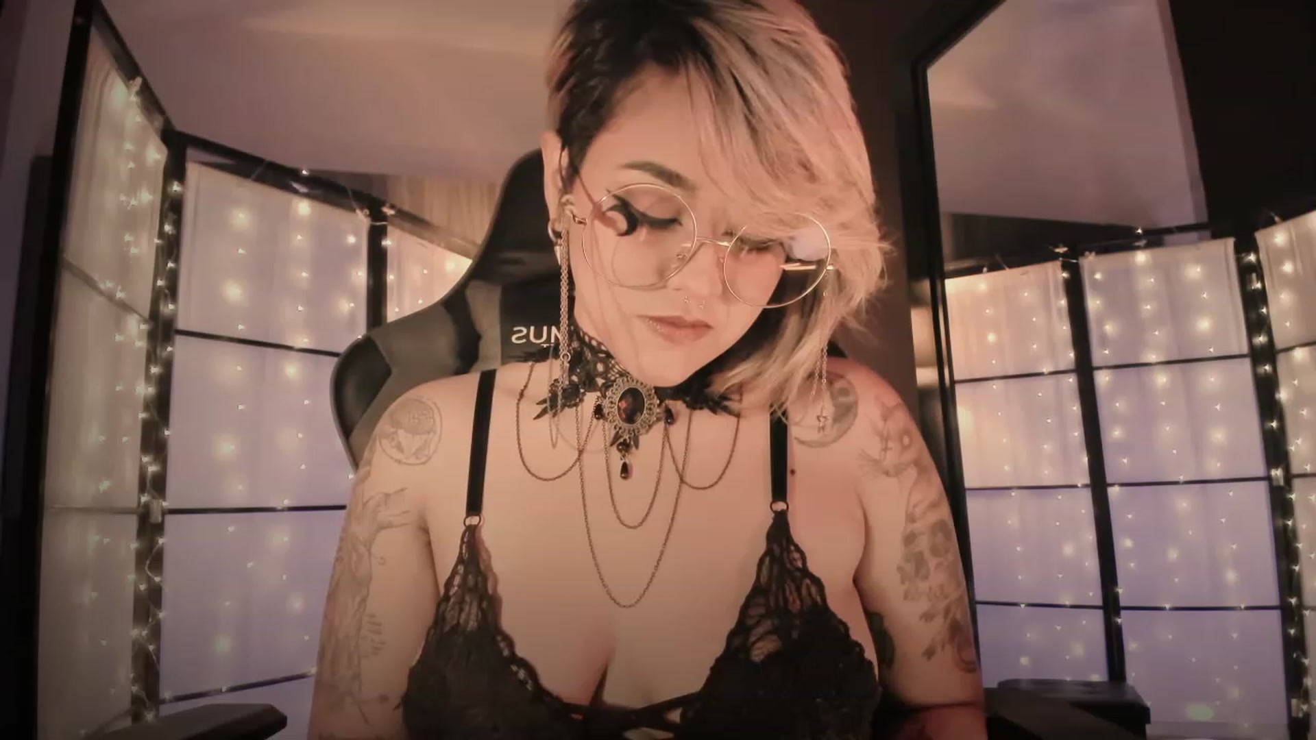 Gallery image thumbnail from AbraxxysRadio's myfreecams stream on, 02/07/2024, 24:16 image 13 of 20