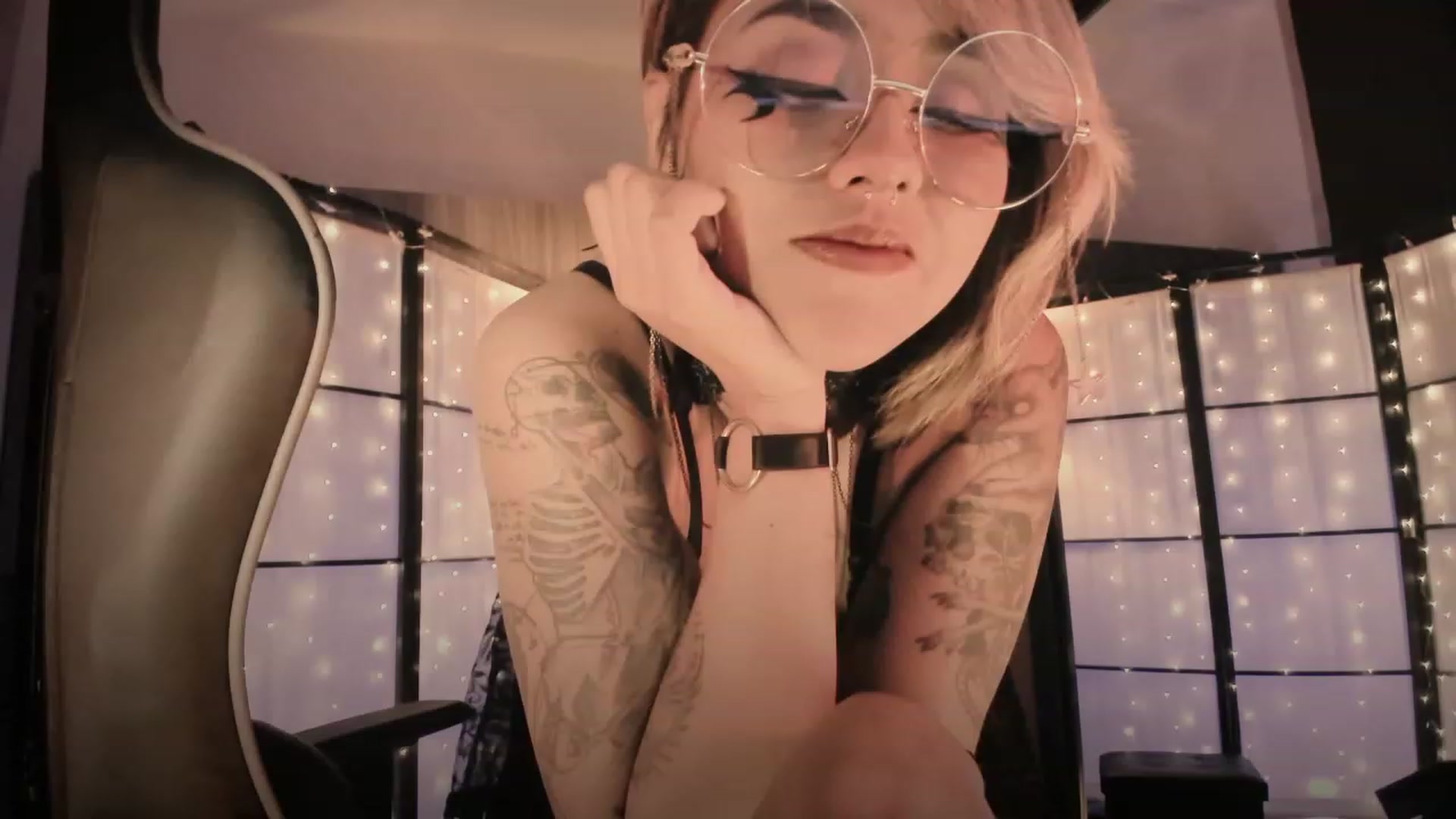 Gallery image thumbnail from AbraxxysRadio's myfreecams stream on, 02/07/2024, 24:18 image 13 of 20