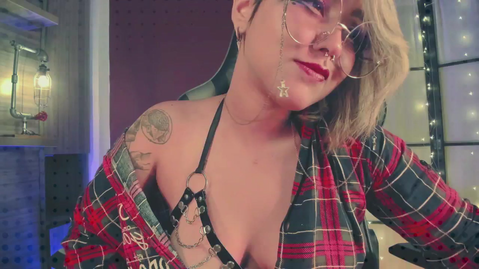 Gallery image thumbnail from AbraxxysRadio's myfreecams stream on, 02/08/2024, 01:38 image 6 of 20