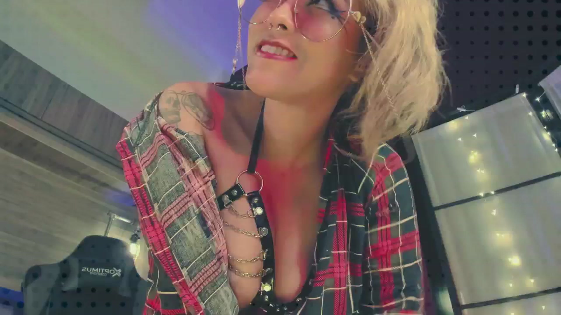 Gallery image thumbnail from AbraxxysRadio's myfreecams stream on, 02/08/2024, 01:38 image 15 of 20