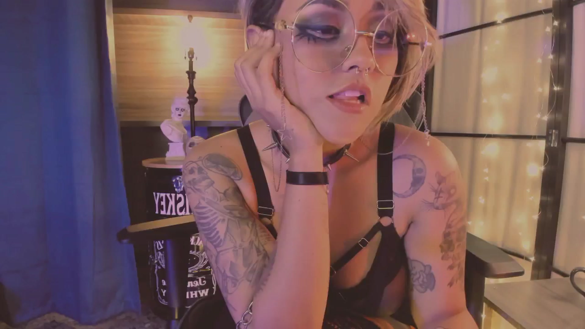 Gallery image thumbnail from AbraxxysRadio's myfreecams stream on, 02/09/2024, 24:23 image 13 of 20
