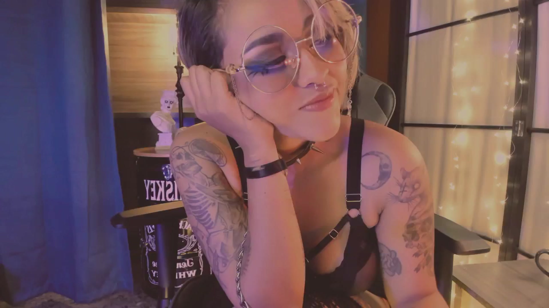 Gallery image thumbnail from AbraxxysRadio's myfreecams stream on, 02/09/2024, 24:23 image 12 of 20