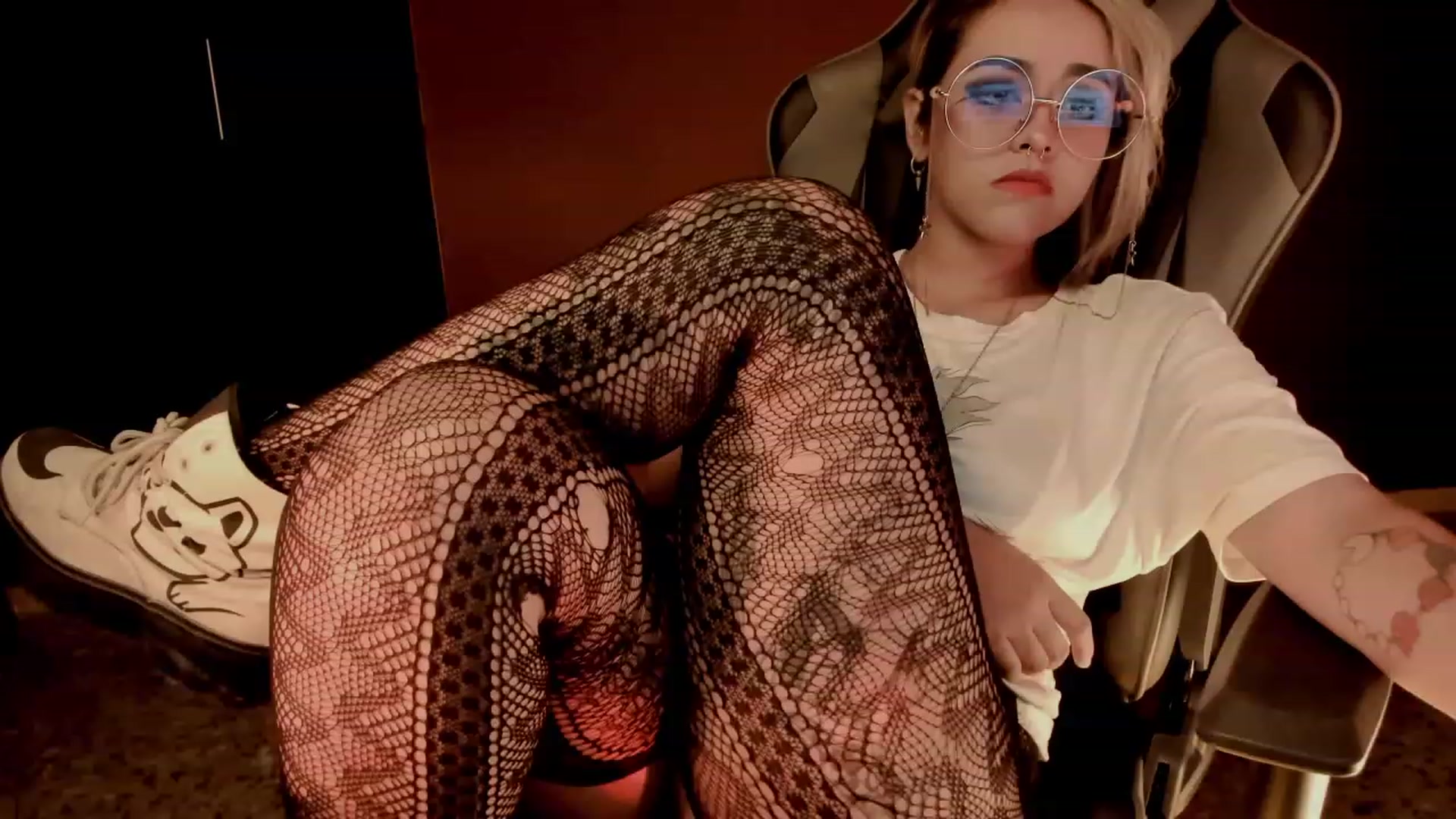 Gallery image thumbnail from AbraxxysRadio's myfreecams stream on, 02/12/2024, 23:50 image 6 of 20