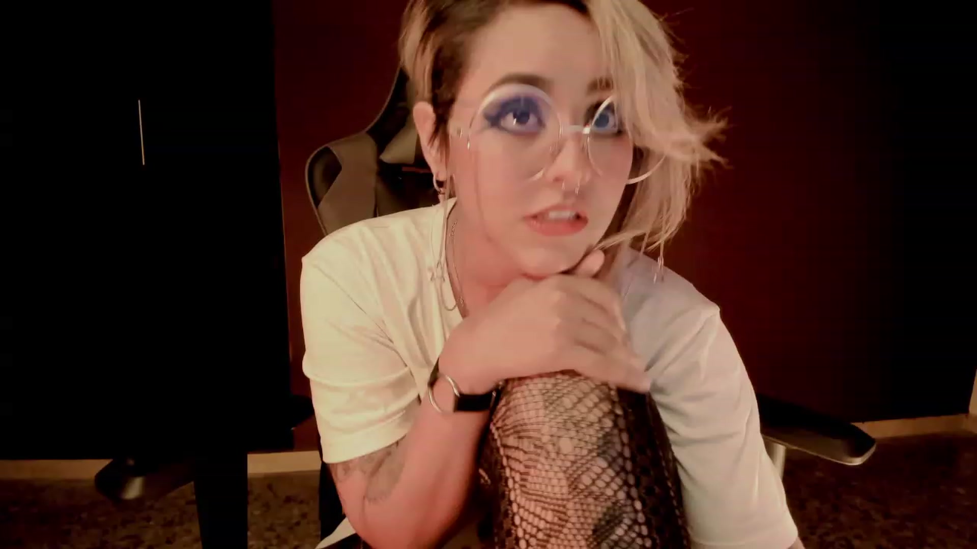 Gallery image thumbnail from AbraxxysRadio's myfreecams stream on, 02/13/2024, 24:18 image 1 of 20
