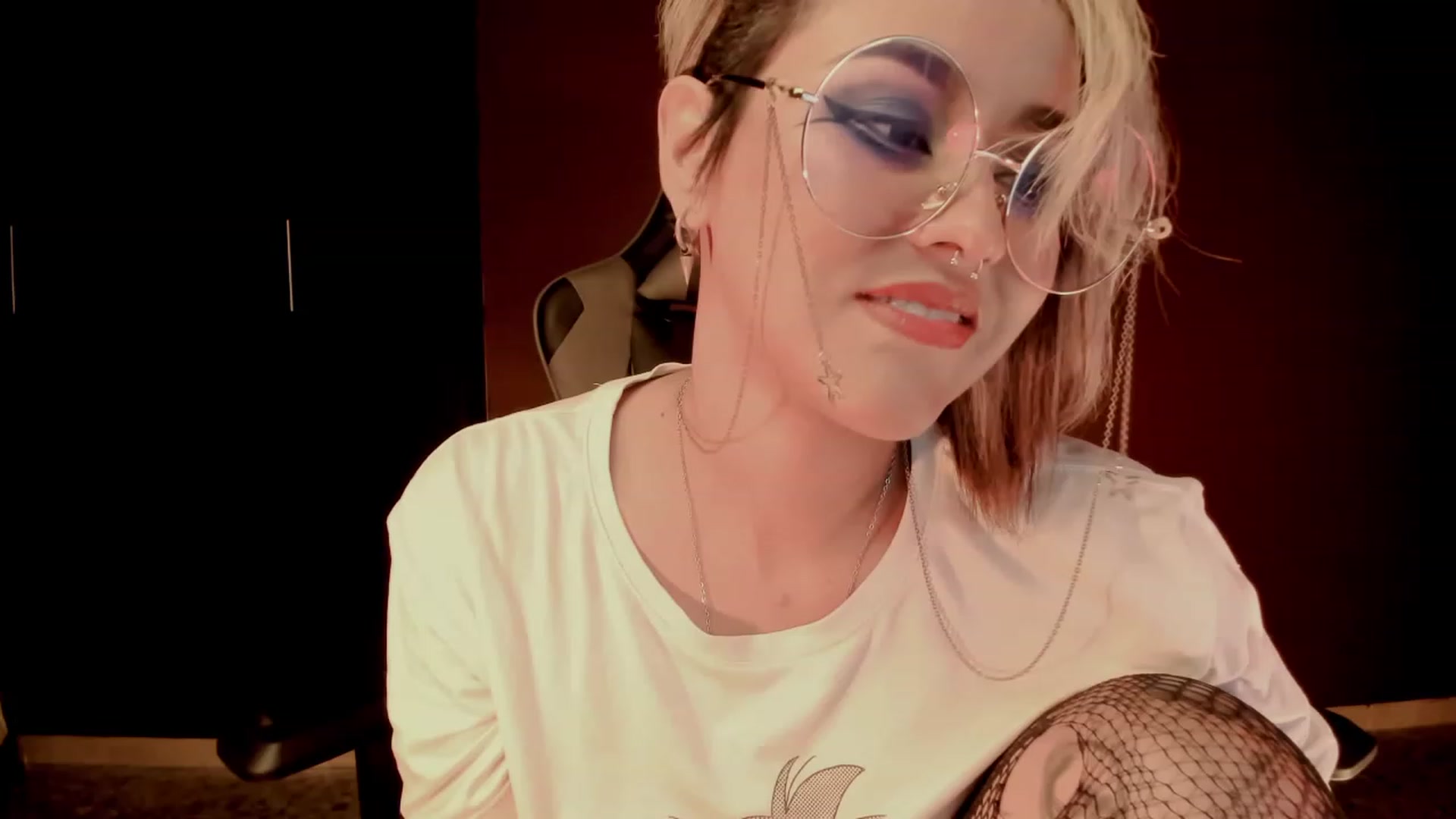 Gallery image thumbnail from AbraxxysRadio's myfreecams stream on, 02/13/2024, 24:18 image 19 of 20