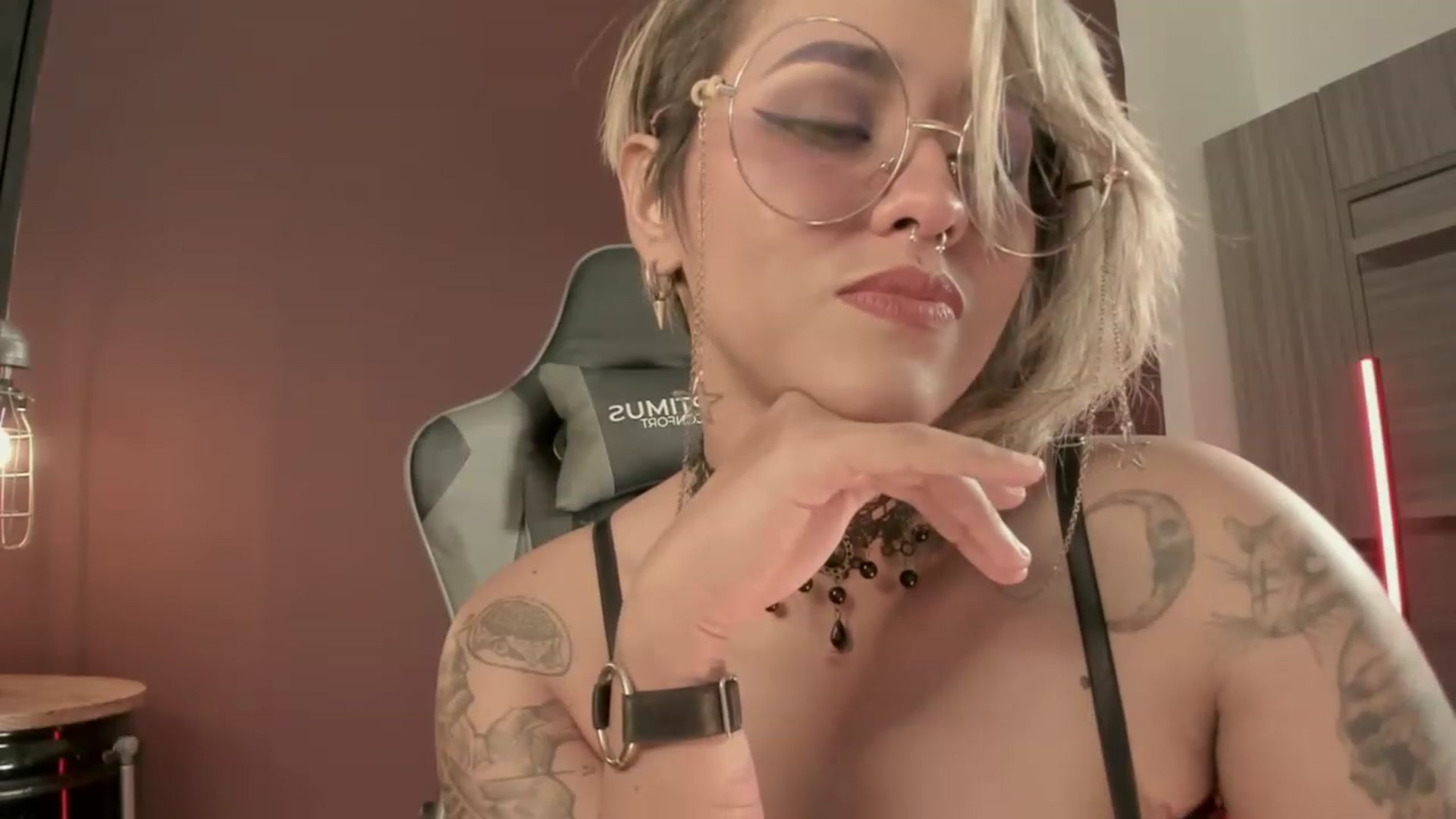 Gallery image thumbnail from AbraxxysRadio's myfreecams stream on, 03/06/2024, 24:00 image 10 of 20