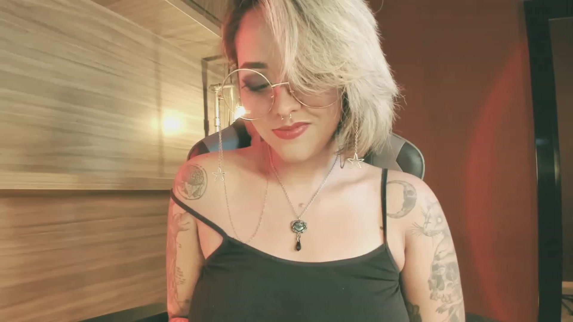 Gallery image thumbnail from AbraxxysRadio's myfreecams stream on, 03/11/2024, 23:37 image 4 of 20