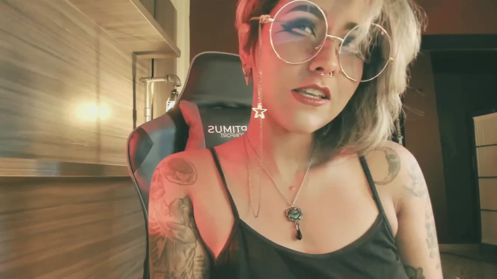 Gallery image thumbnail from AbraxxysRadio's myfreecams stream on, 03/11/2024, 23:37 image 8 of 20