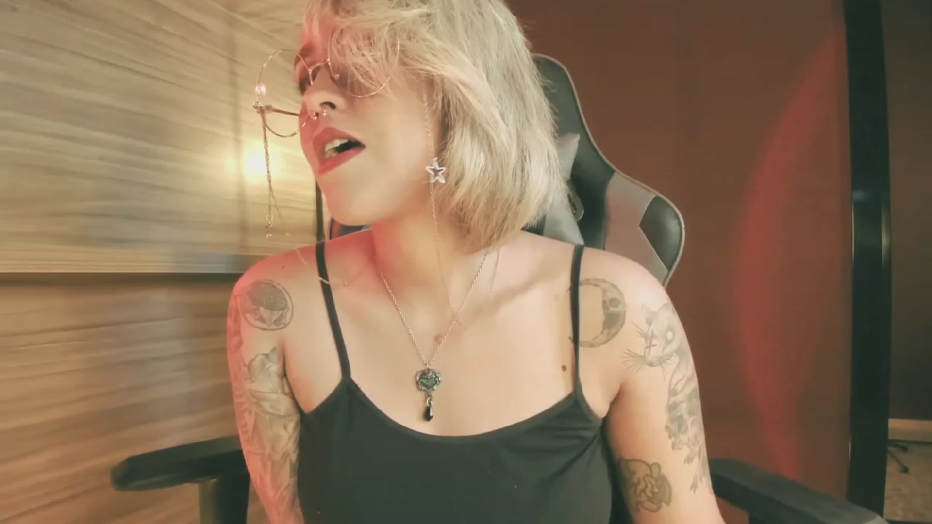 Gallery image thumbnail from AbraxxysRadio's myfreecams stream on, 03/11/2024, 23:37 image 1 of 20