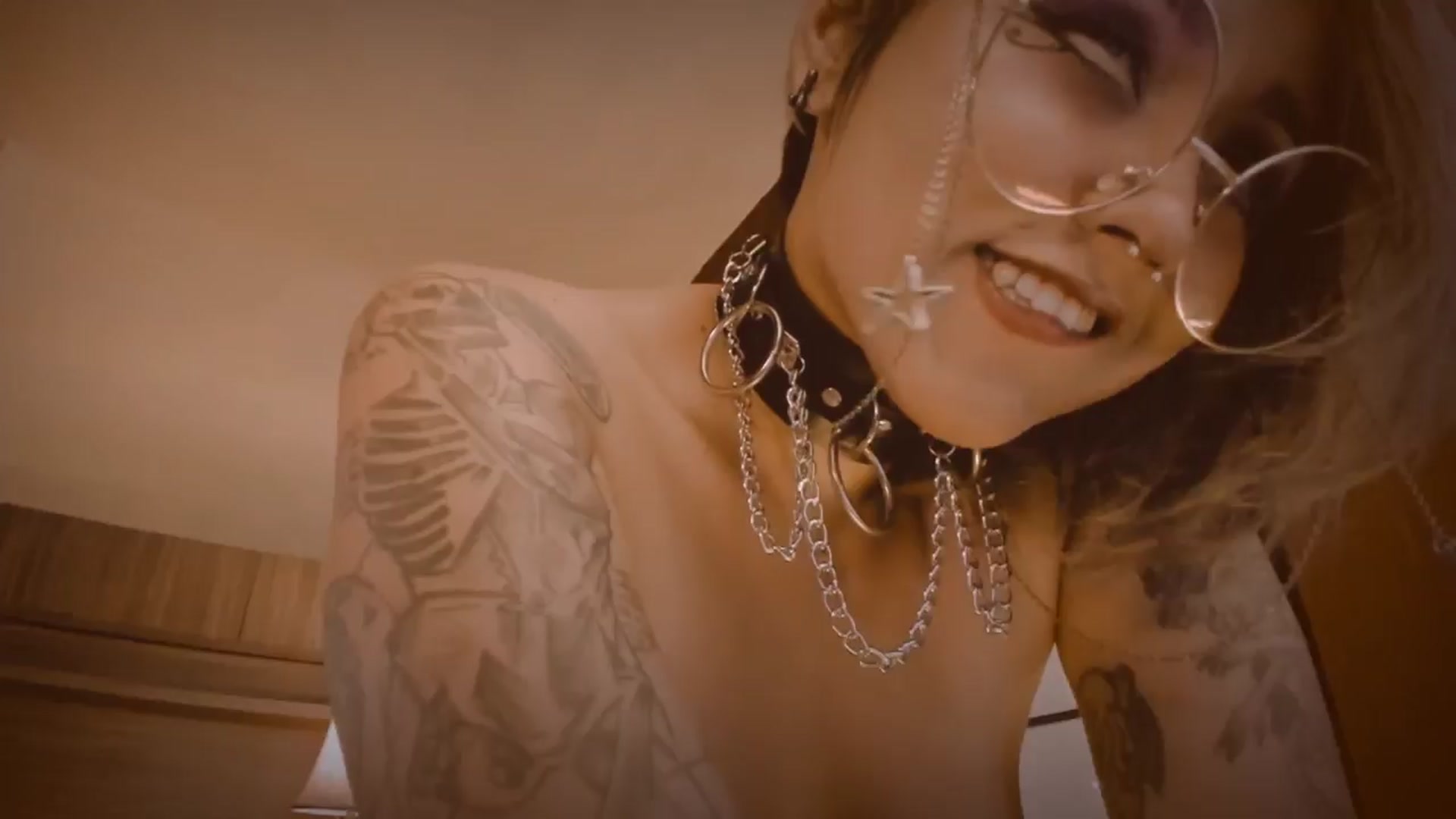 Gallery image thumbnail from AbraxxysRadio's myfreecams stream on, 03/22/2024, 24:37 image 16 of 20
